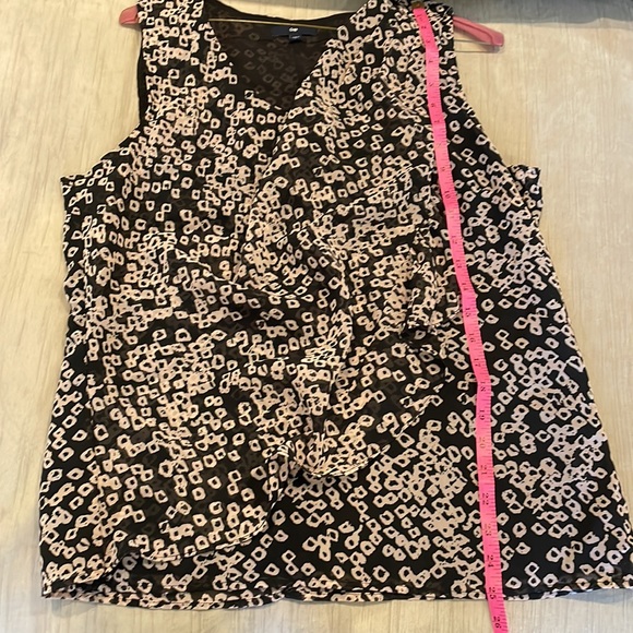 NWOT - GAP Lined Pink/Black Abstract Patterned Blouse Soft Front Ruffle - Picture 5 of 6